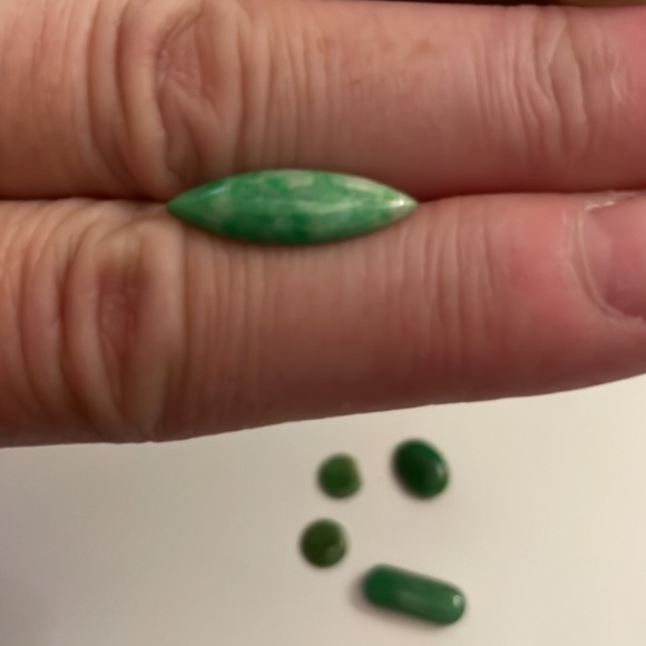 5 Jade gems - Picture 2 of 6